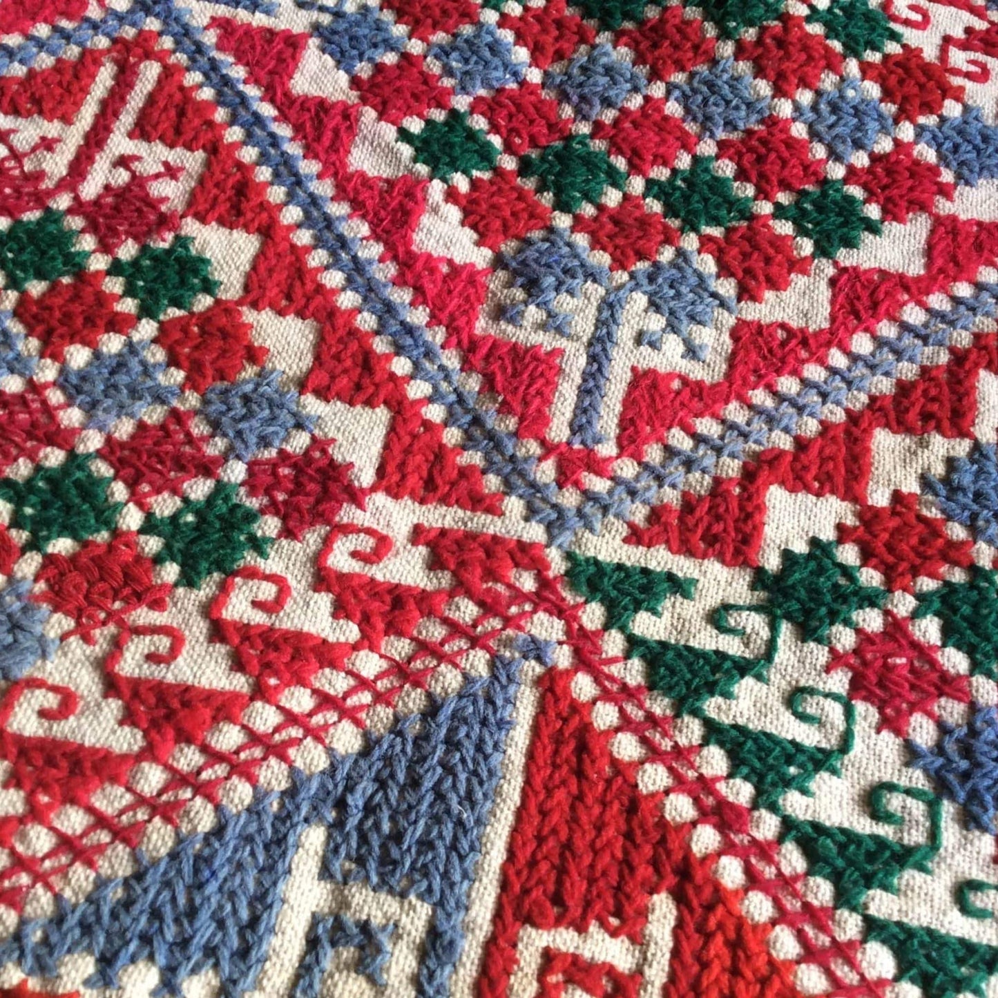 Cross Stitched Table Runner Linen / Multi / Classic