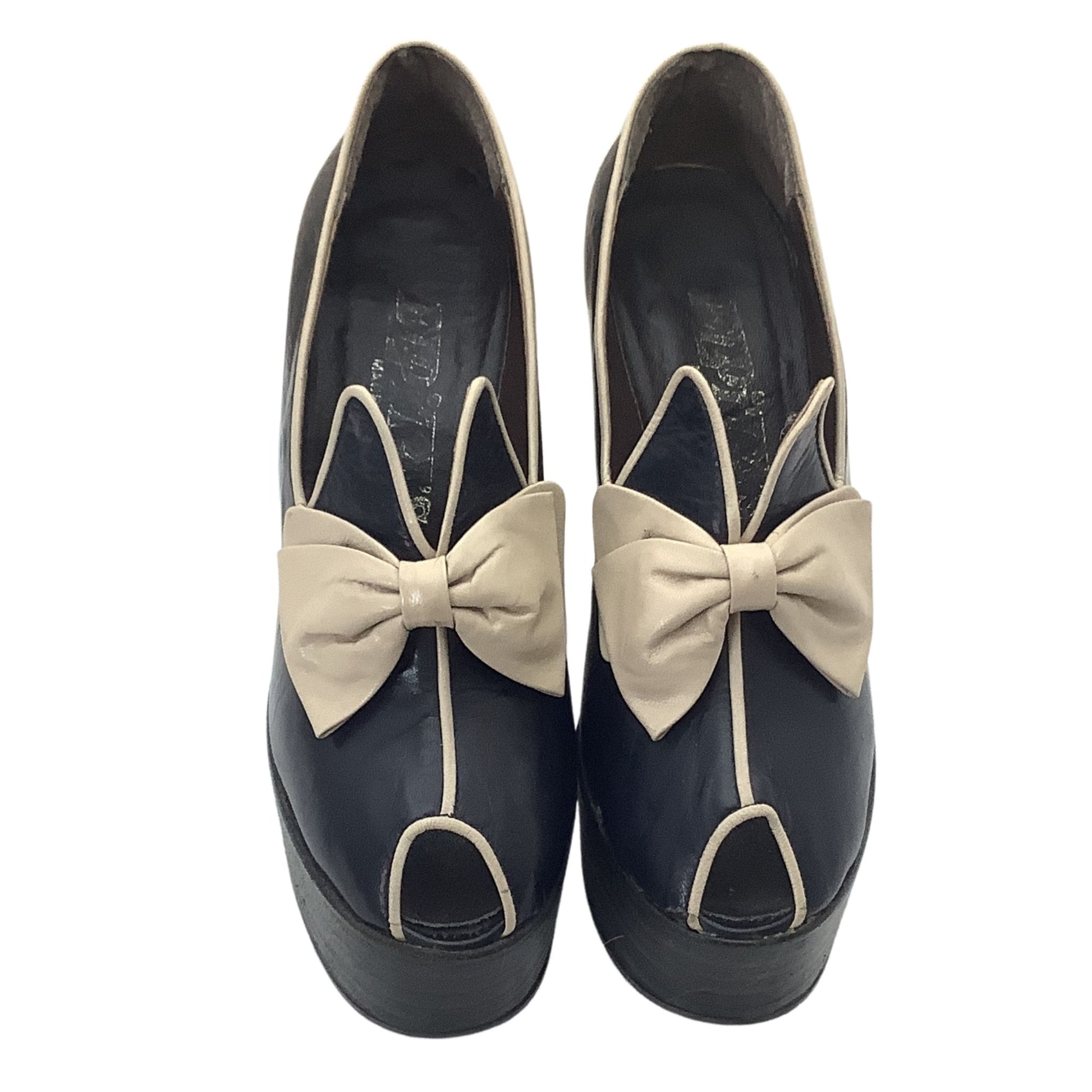 Vintage 1970s Elditas peeptoe platform heels in navy blue and beige piping with bow, top-view.