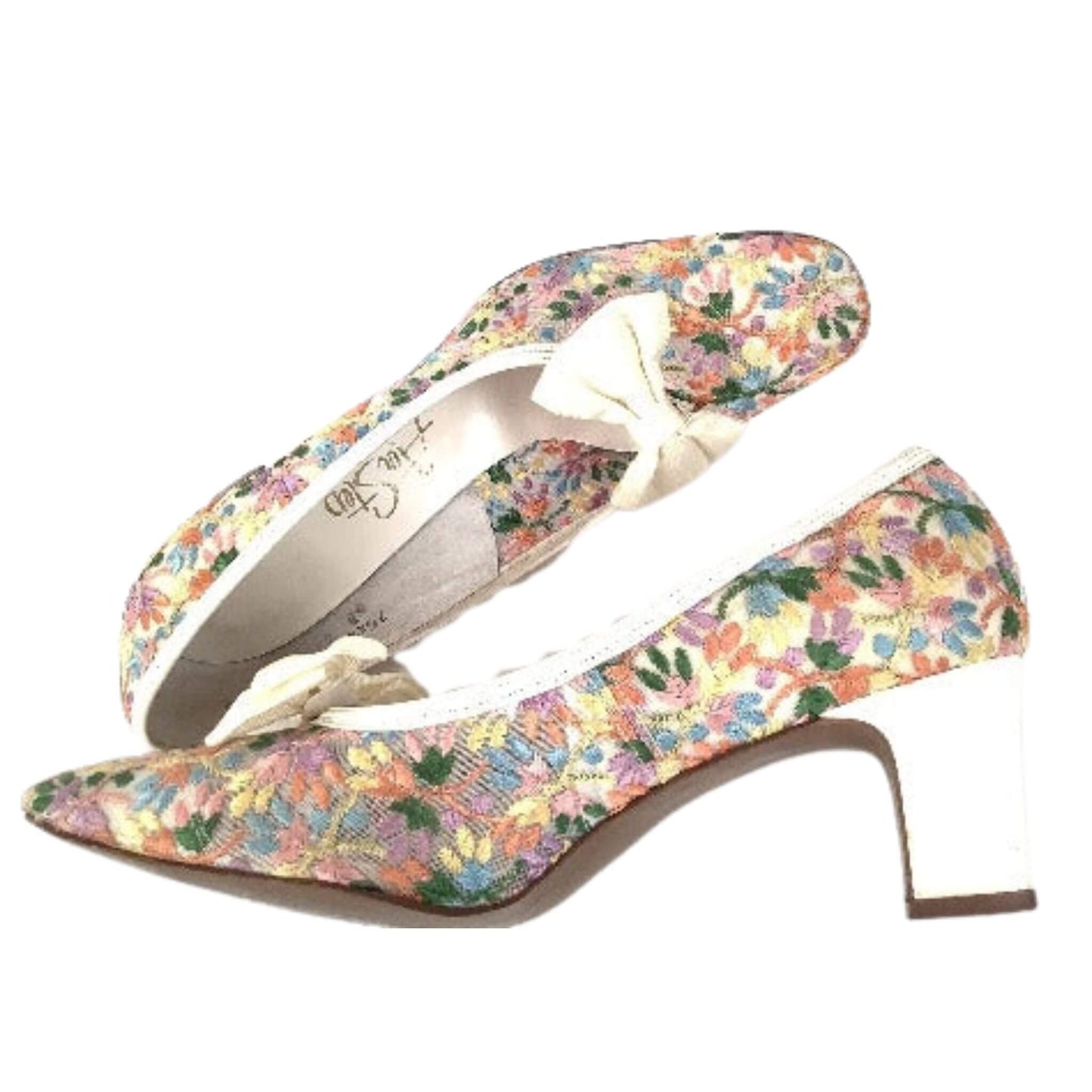 Embroidered high-heeled shoes with a bow on left-top view