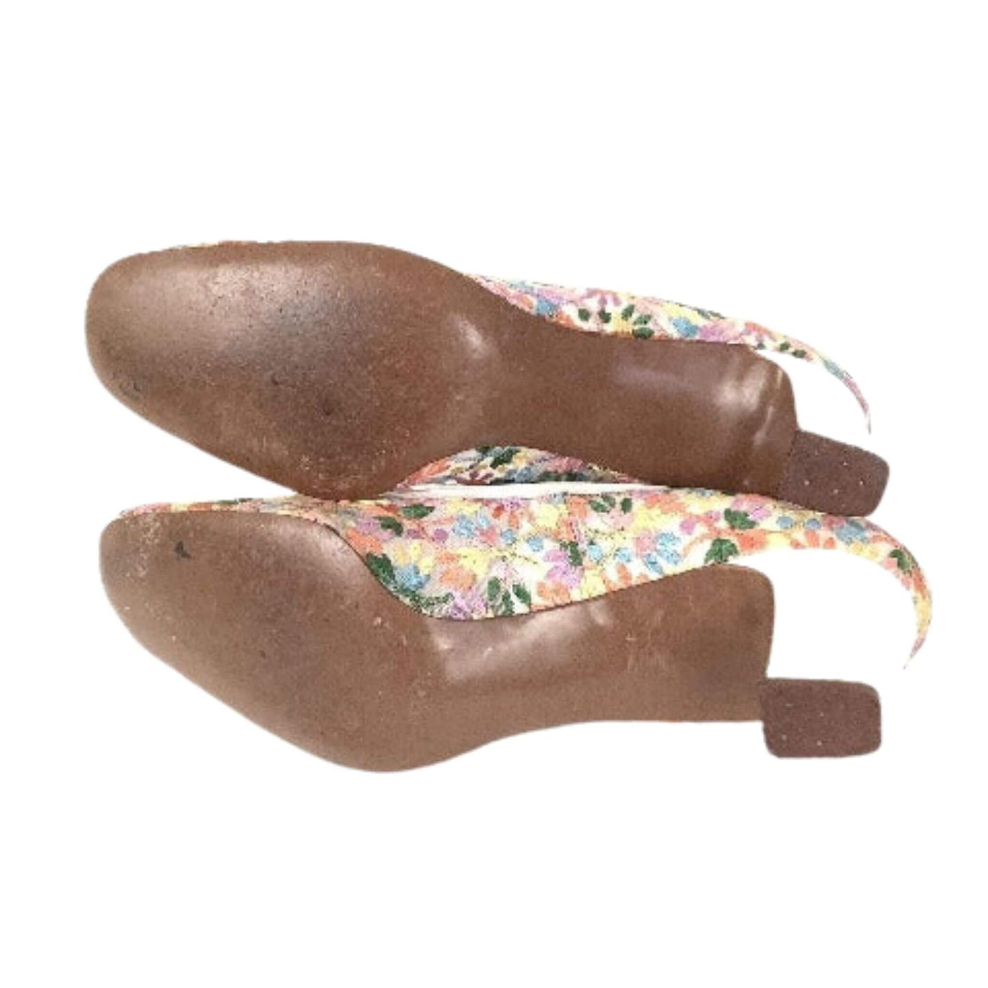 Embroidered heels view of soles