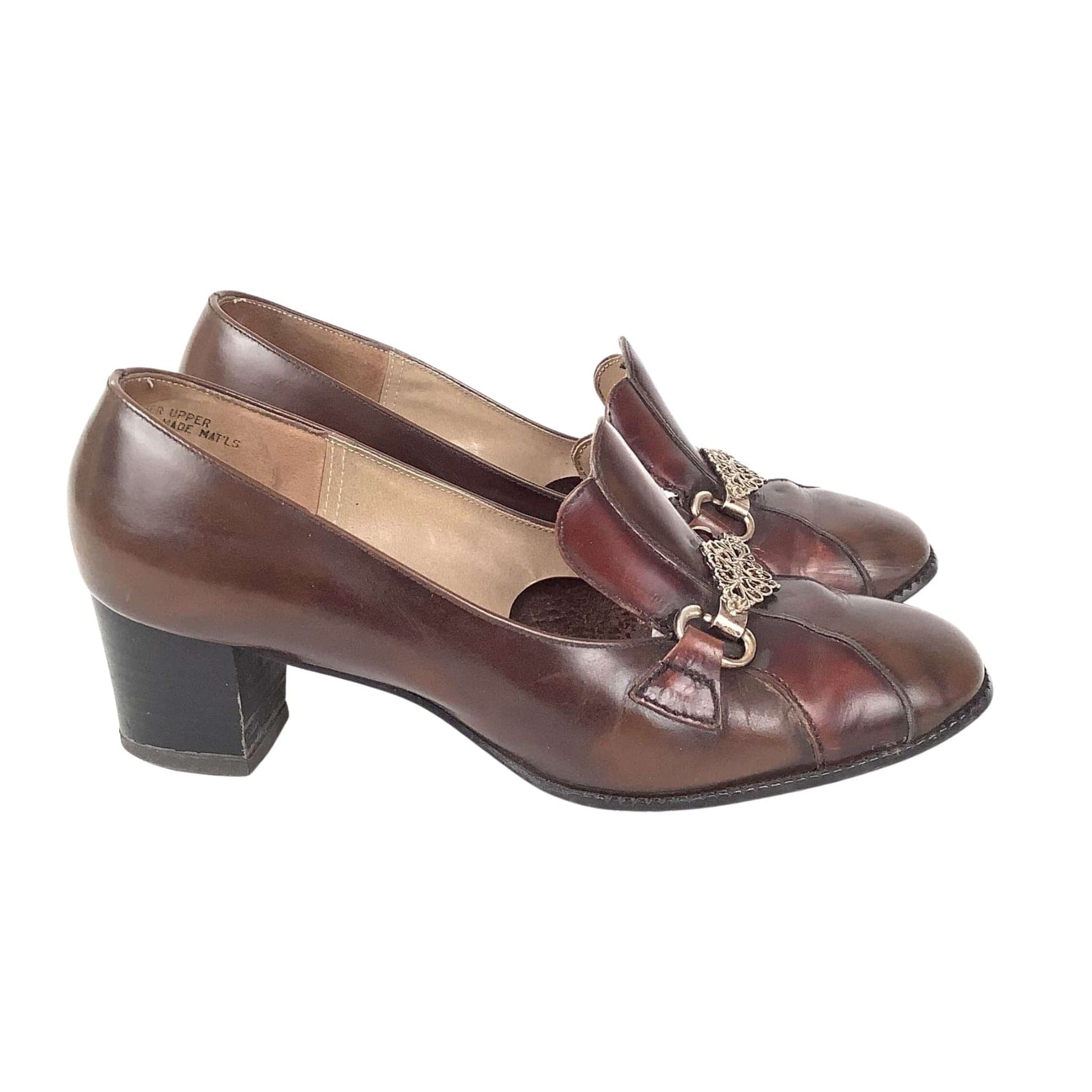 Pilgrim-Style Pump Shoes