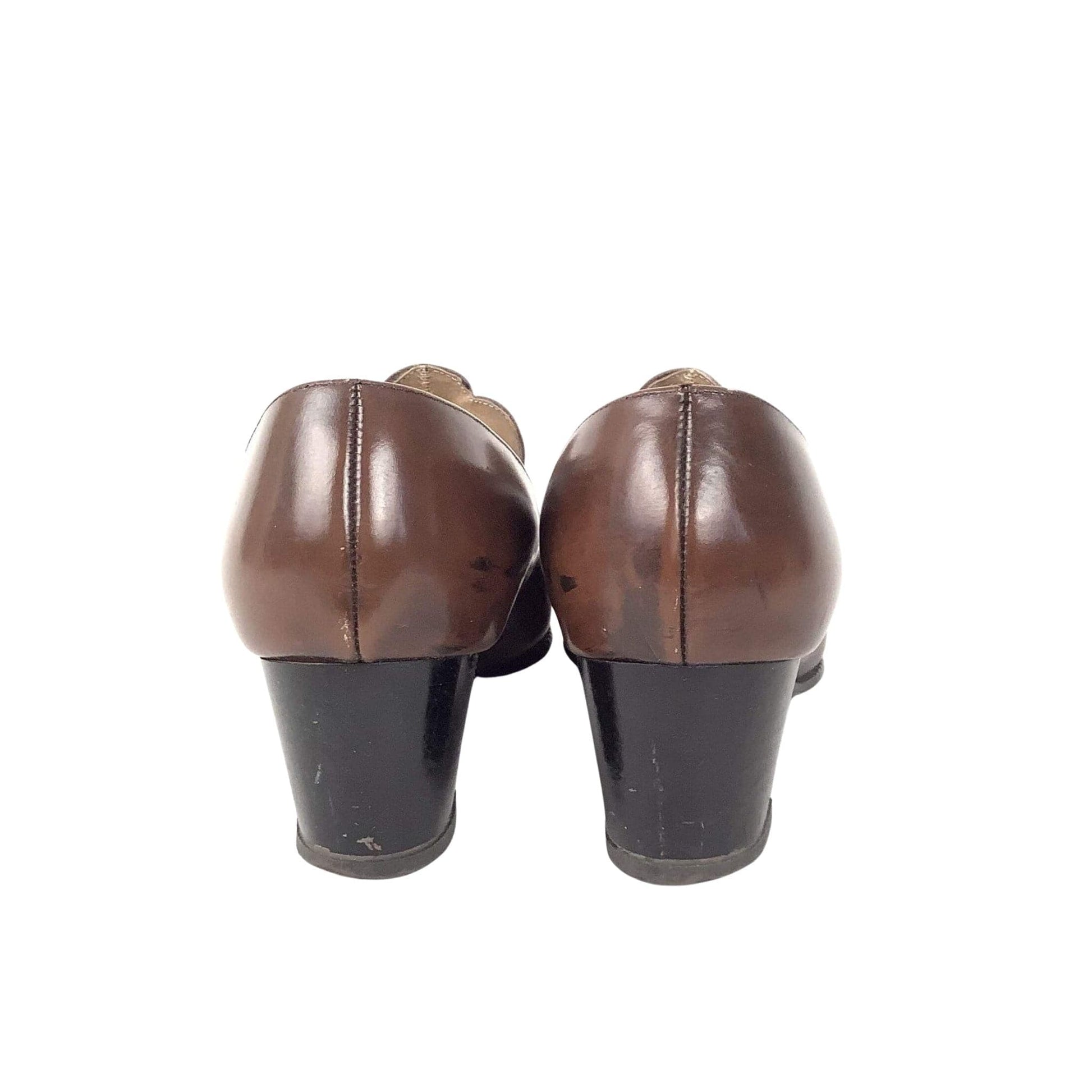 Pilgrim-Style Pump Shoes