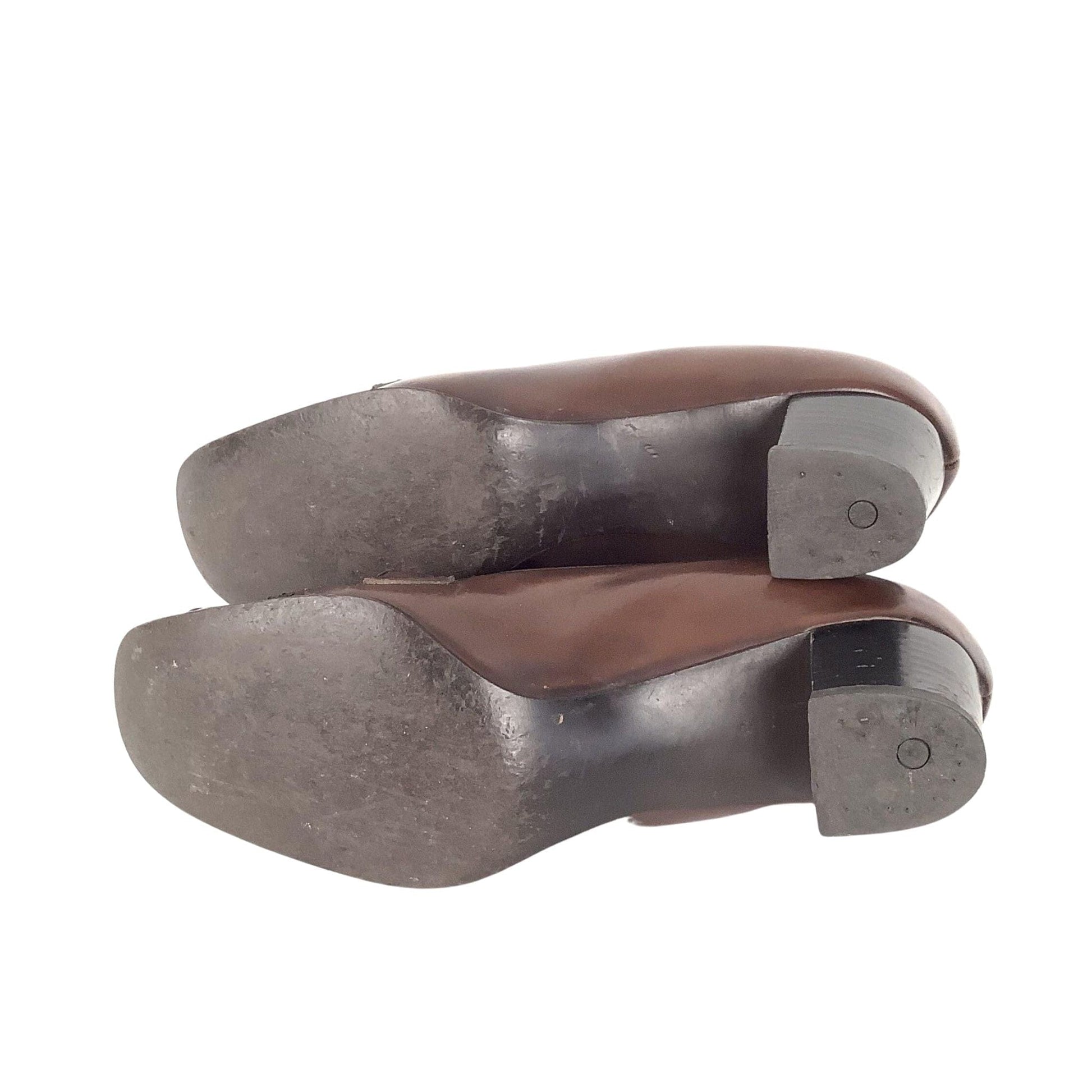 Pilgrim-Style Pump Shoes