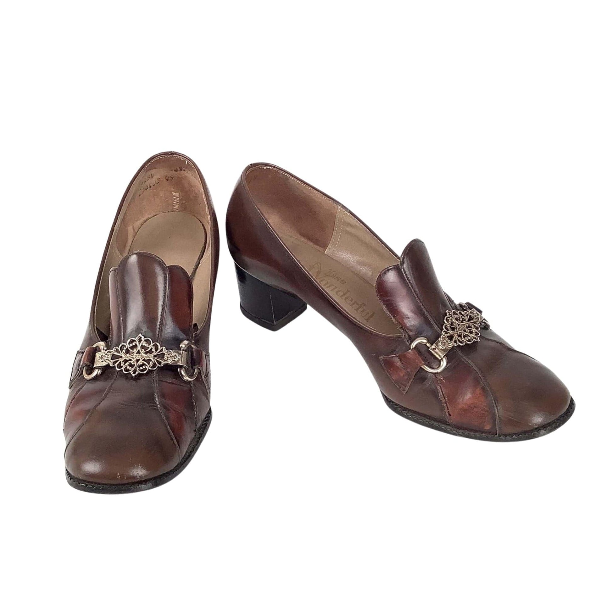 Pilgrim-Style Pump Shoes