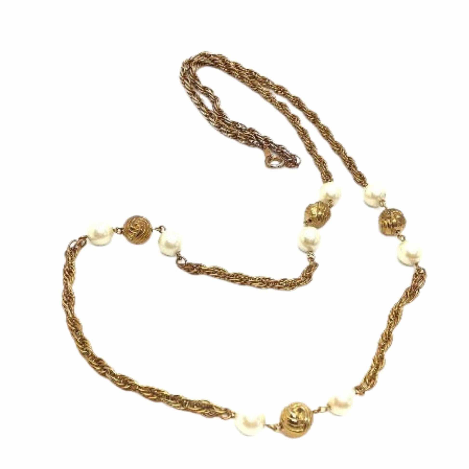 Romantic Pearl Necklace