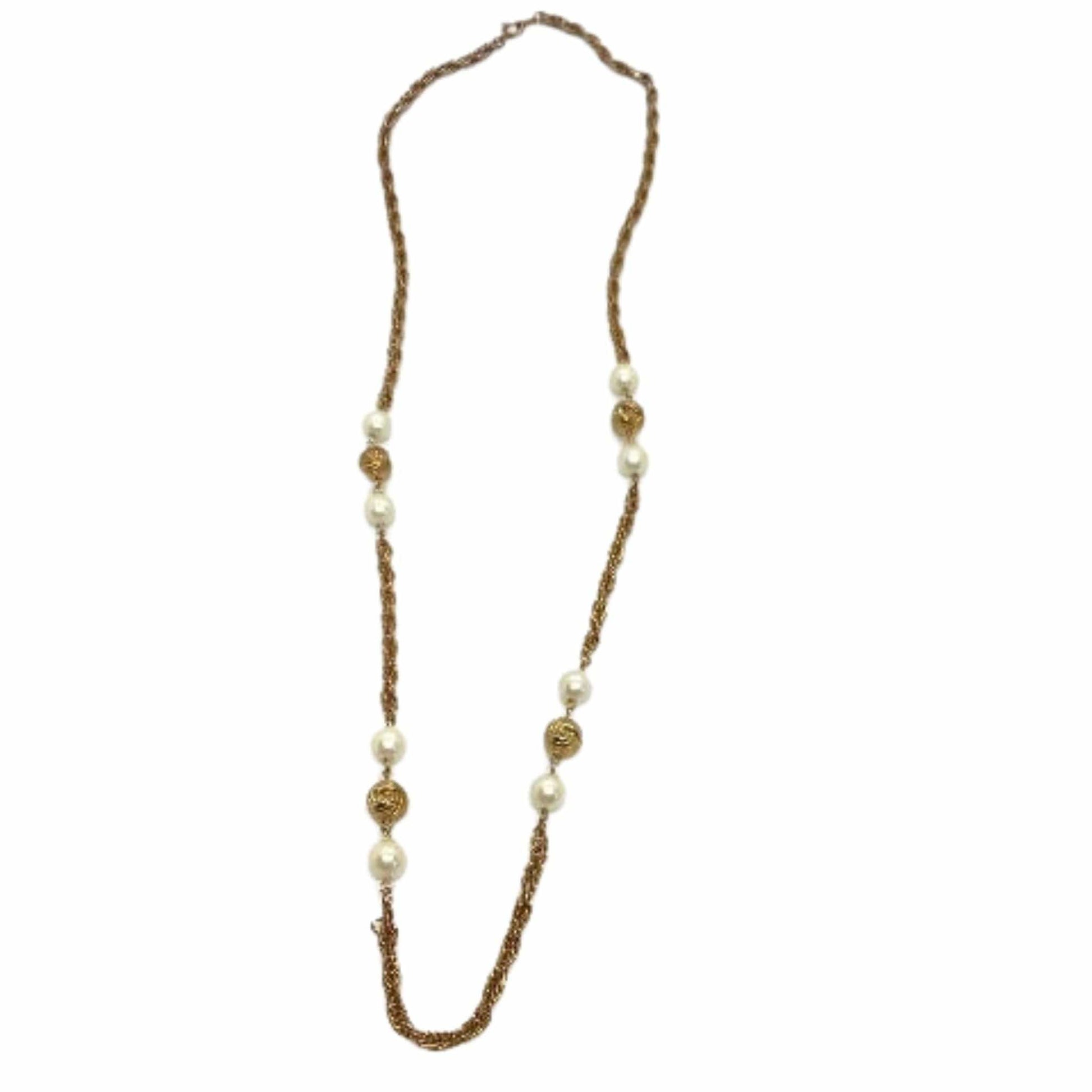 Romantic Pearl Necklace