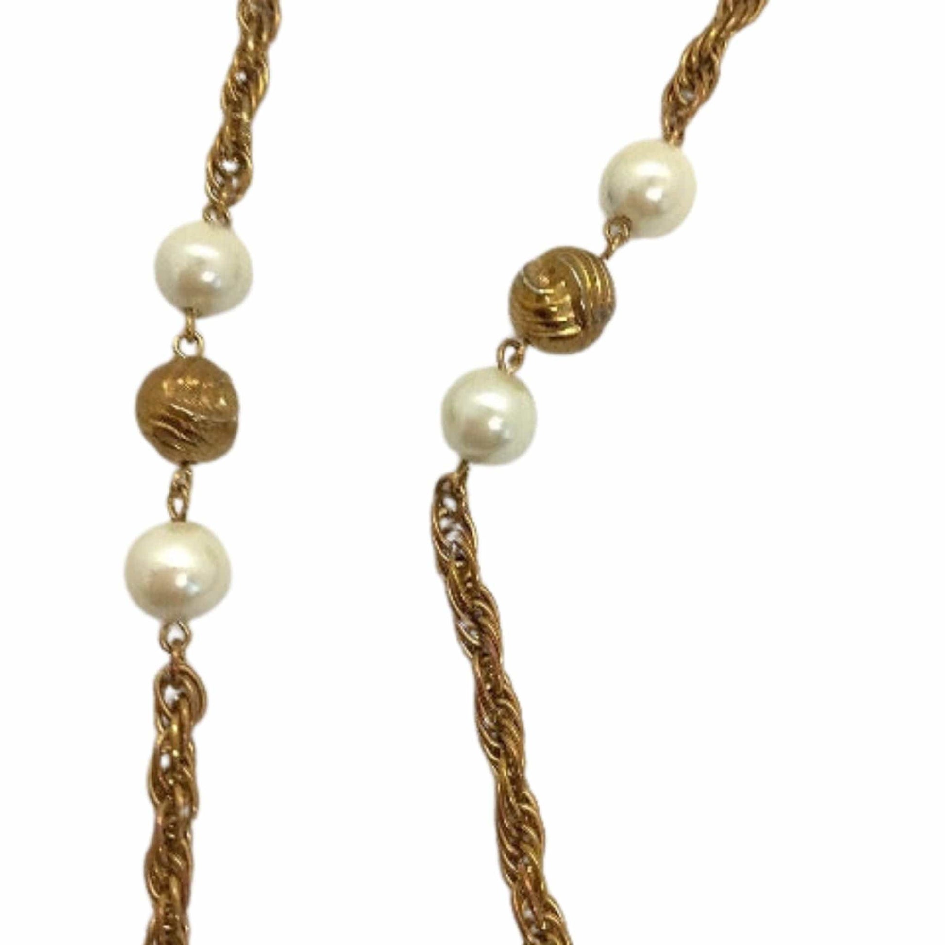 Romantic Pearl Necklace