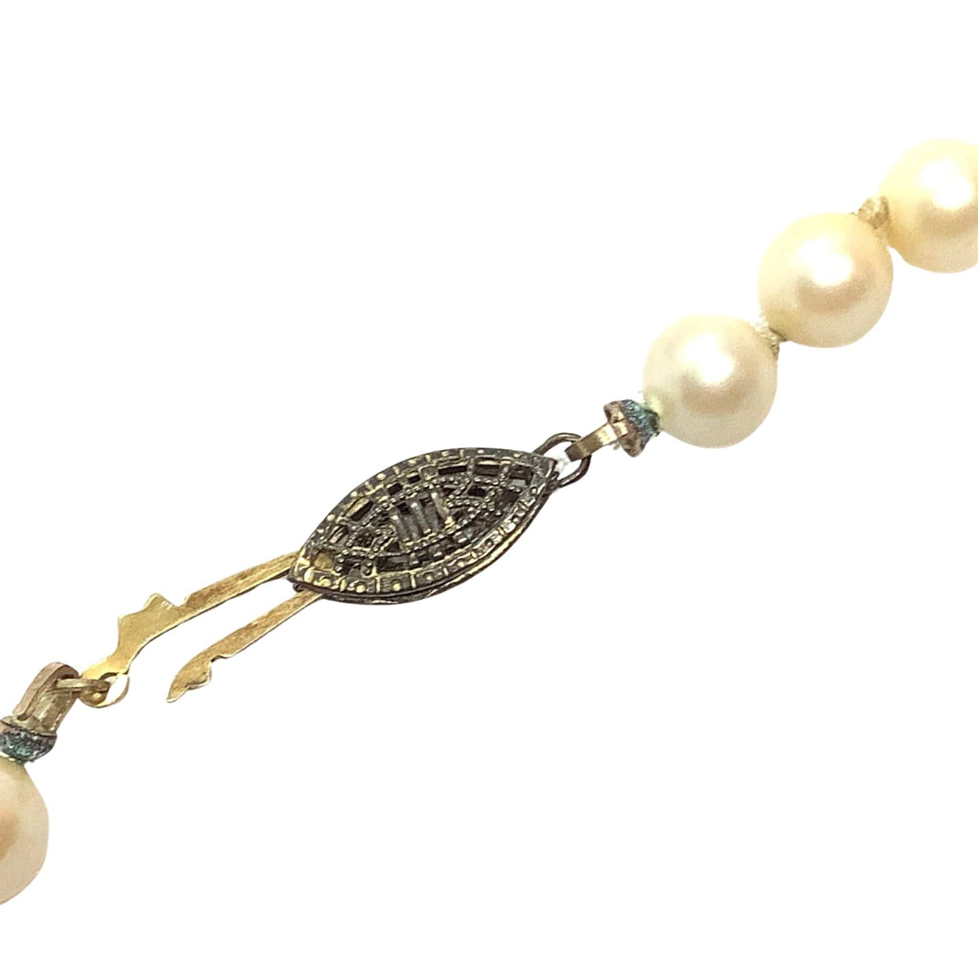 Vintage Pearl Necklace Beige / Pearls / Vintage 1940s