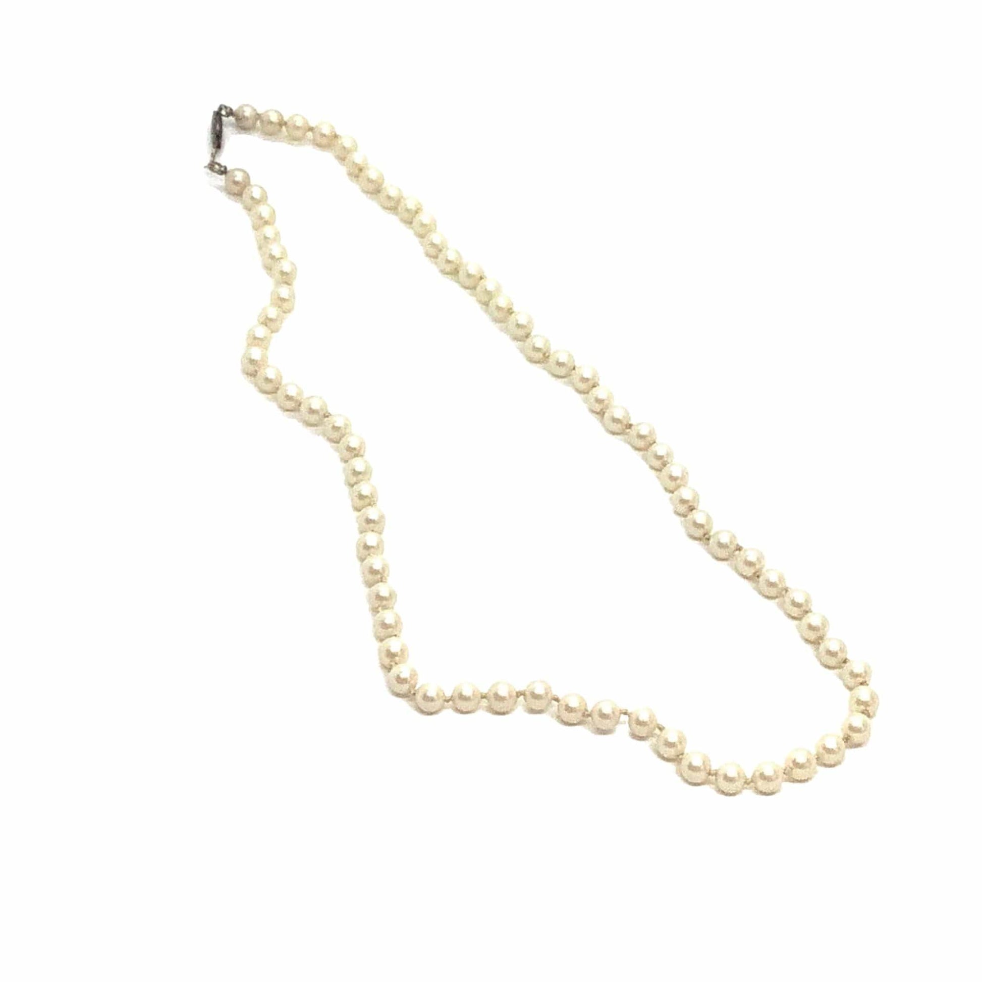 Vintage Pearl Necklace Beige / Pearls / Vintage 1940s